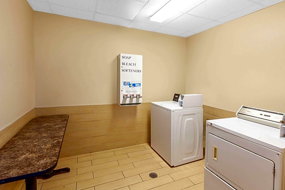 La Quinta Inn & Suites by Wyndham Midland North