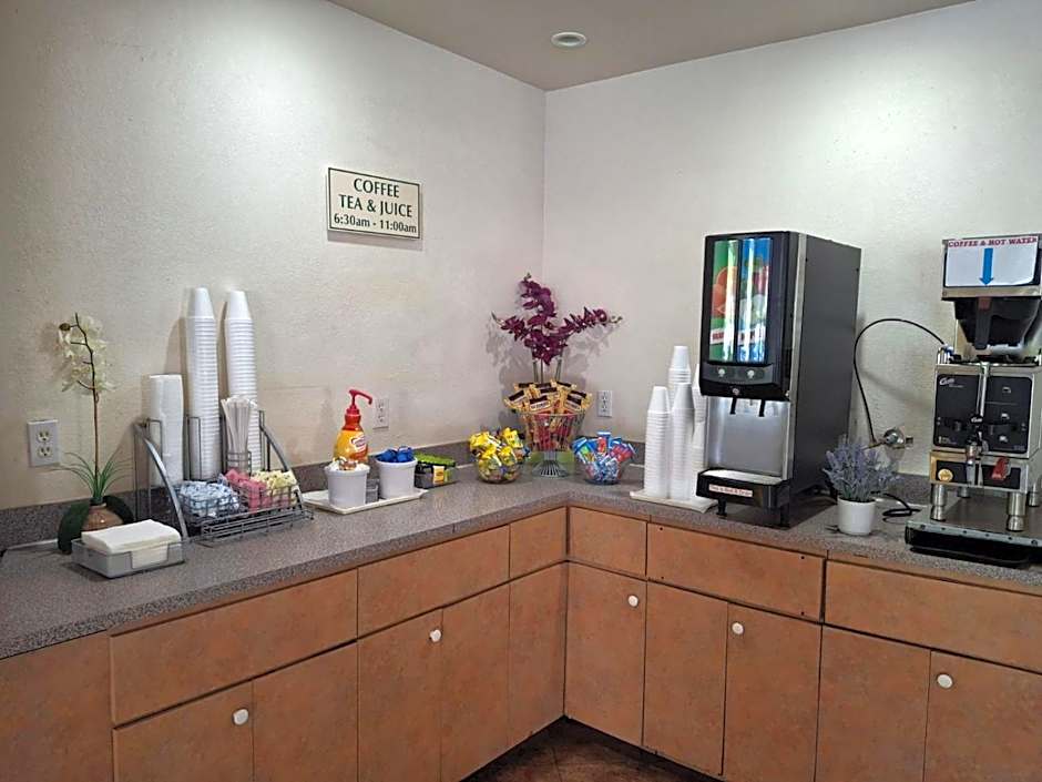 Super 8 by Wyndham North Palm Beach