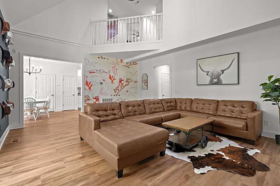 Grandma's Farm on 6 acres with Lighted Barn and River Access