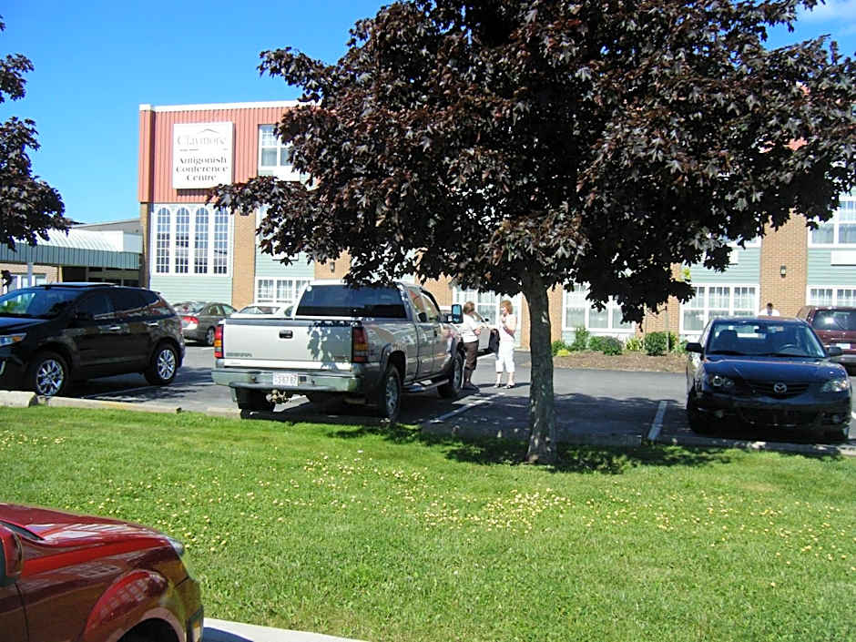 Claymore Inn and Suites