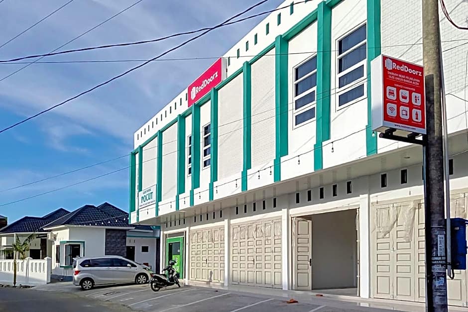RedDoorz Syariah near Pelabuhan Ulee Lheue Banda Aceh
