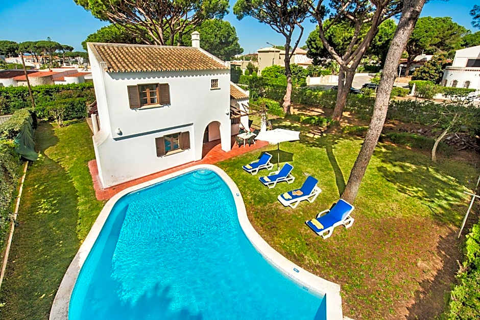 Perfect Retreat Overlooking Pinhal Golf Course, Private pool, Off-street parking