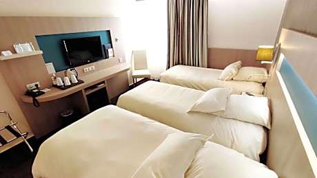 Standard Room With Three Single Beds