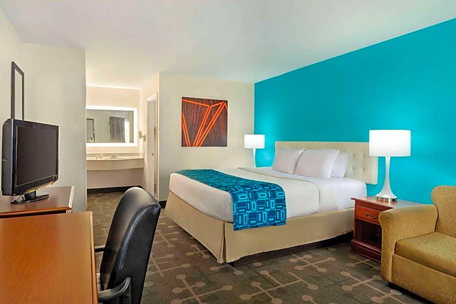 Howard Johnson by Wyndham Chattanooga Lookout Mountain I-24