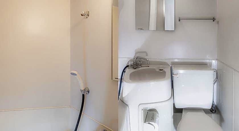 OYO Business Hotel Suehiro Matsuyama