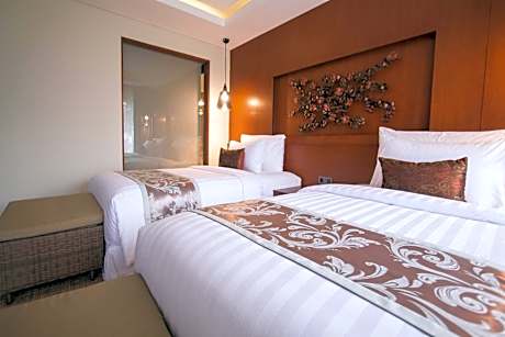 Grand 2 Bedroom Residences with Ocean View