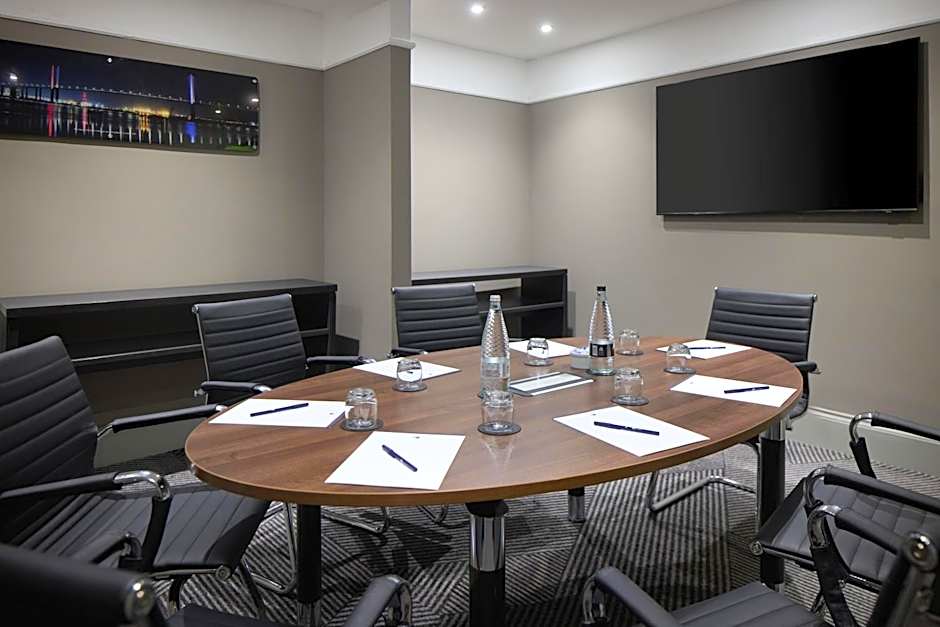 DoubleTree by Hilton Dartford Bridge