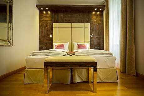 Queen Bed