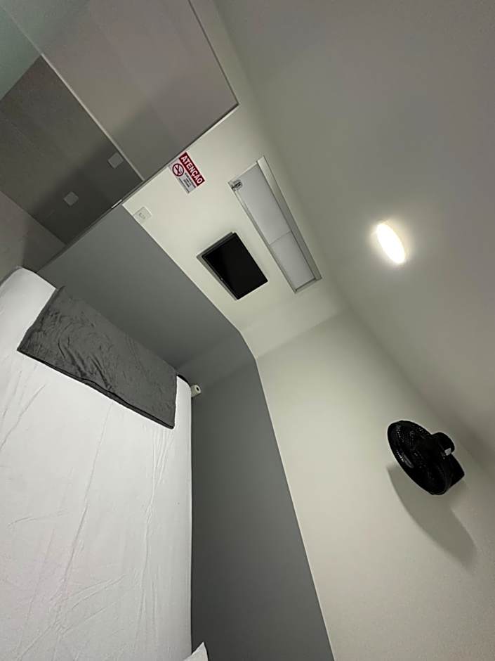 Quarto privativo com banheiro compartilhado em Pousada recém construída,a 500mts do pátio do forró