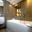 Demeures & Châteaux Auberge de la Tour - Hôtel & Restaurants - Marcolès Auvergne
