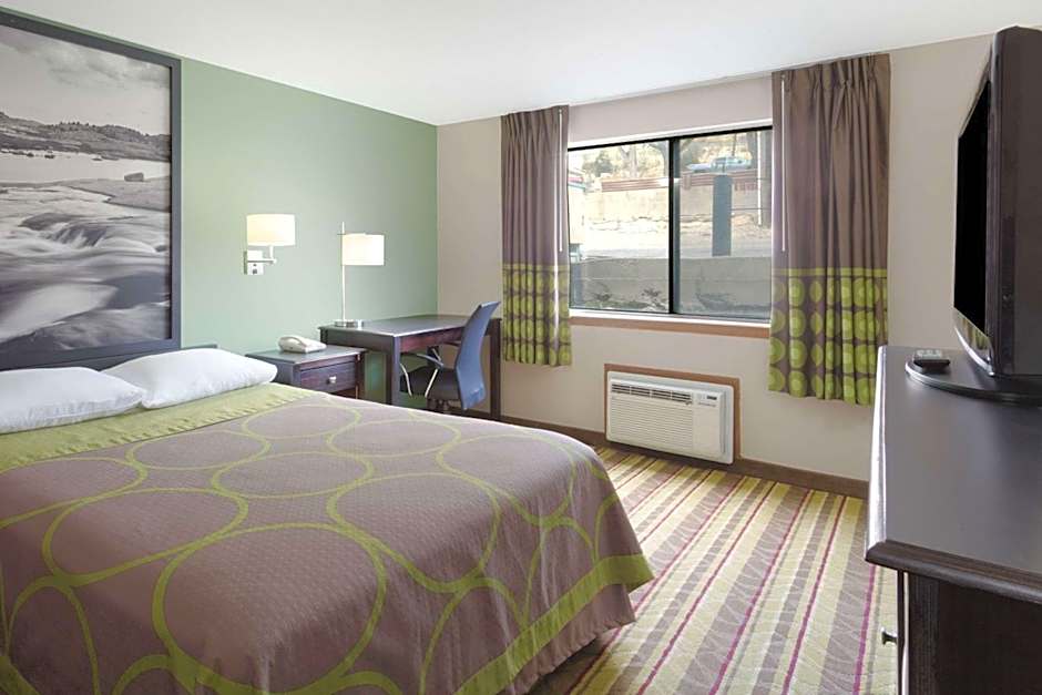 Super 8 by Wyndham Green River