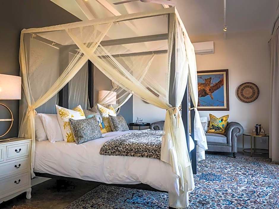 Safari Moon Luxury Bush Lodge