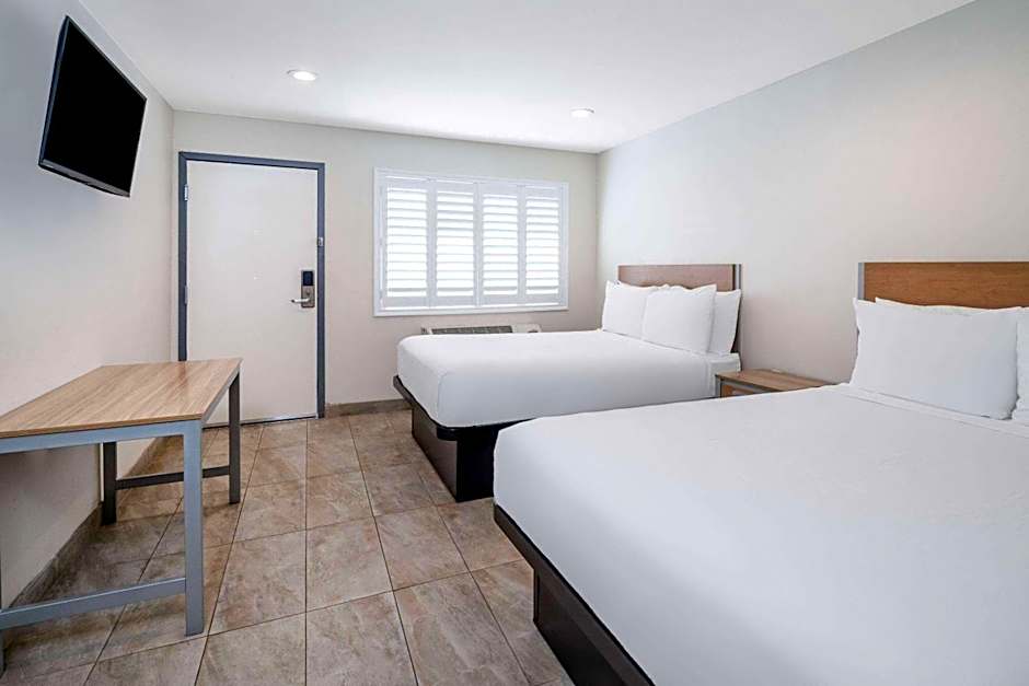 Super 8 by Wyndham Bakersfield CA