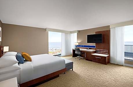 Presidential Suite, Guest room, 1 King, Sleeping Giant view, Waterfront, Balcony