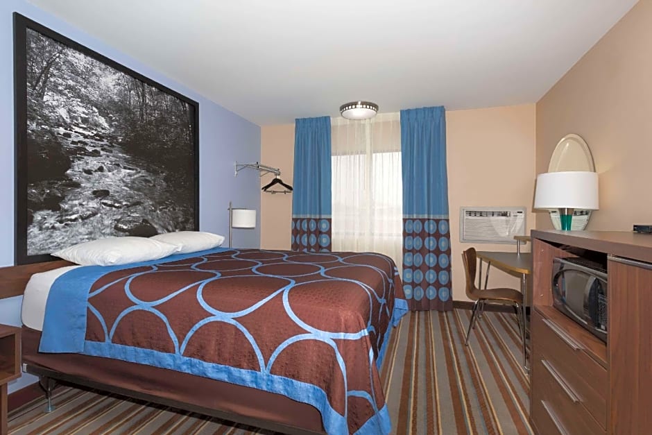 Super 8 by Wyndham Longmont/Twin Peaks