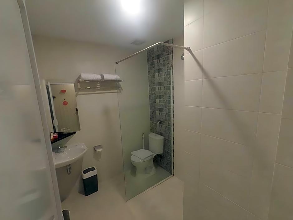 Front One Boutique Brani Solo