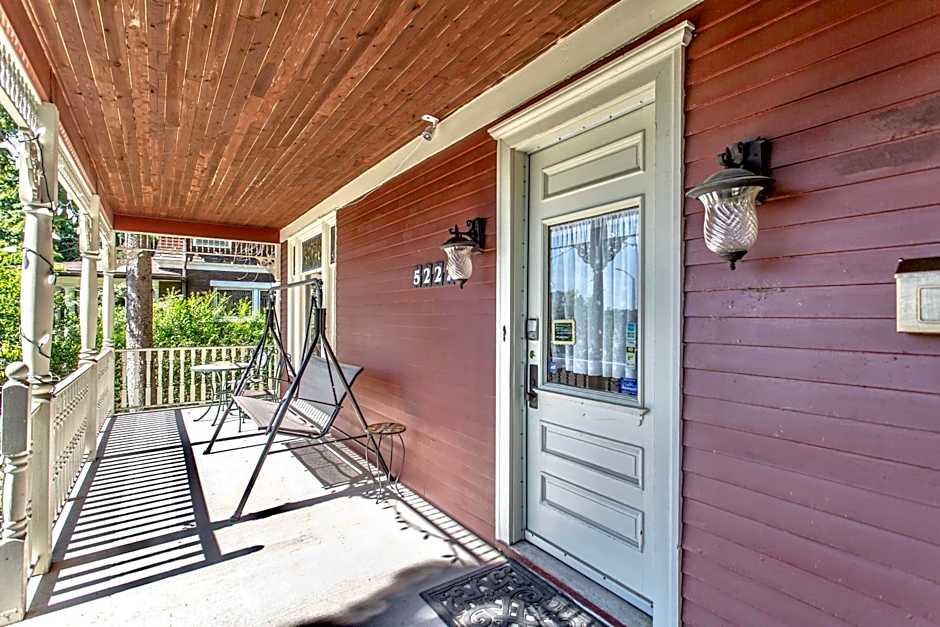 Redwood Bed and Breakfast