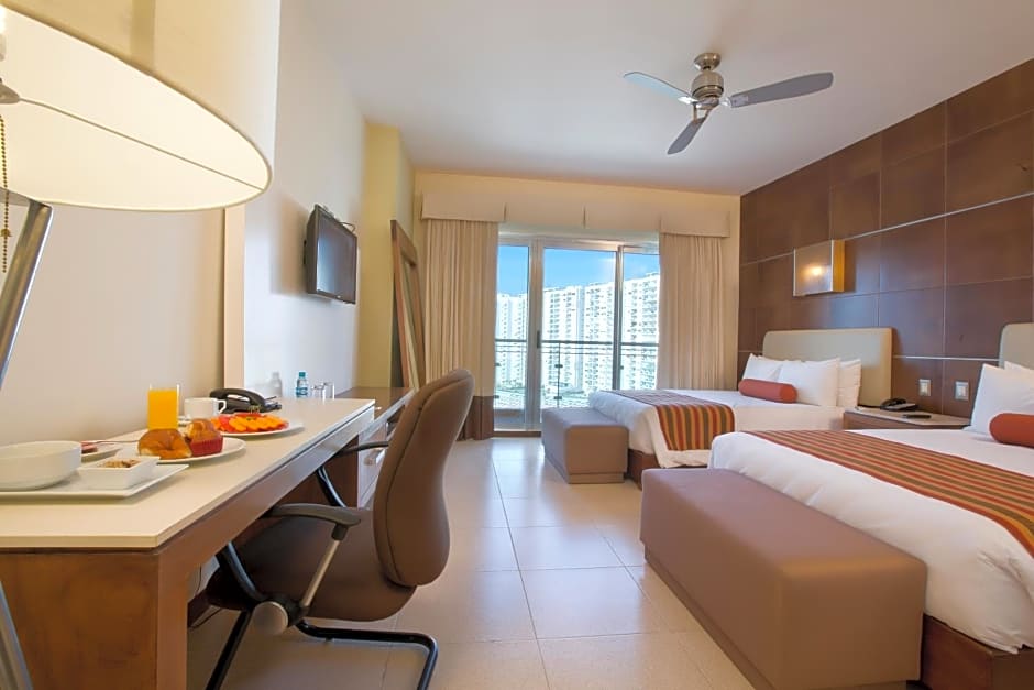 Krystal Urban Cancun-Malecon