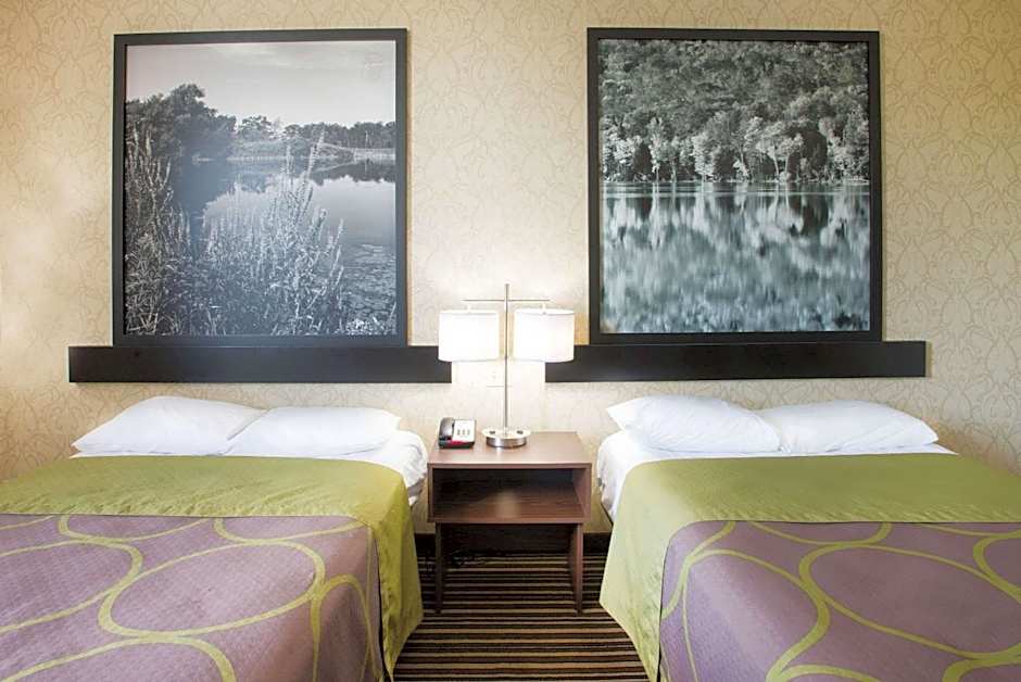 Super 8 by Wyndham Plattsburgh