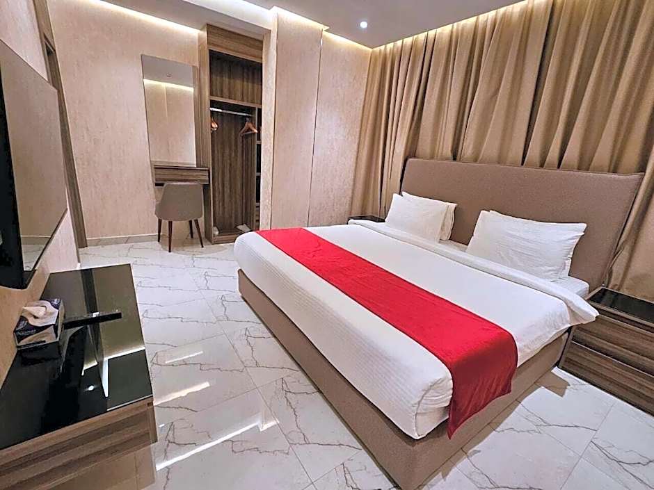 ROYAL PLAZA HOTEL