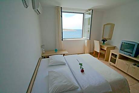 Studio with Sea View (2 Adults)