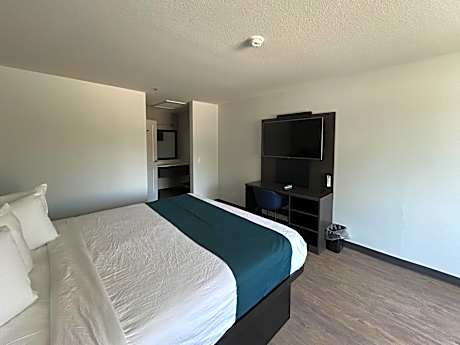 King Room with Roll-in Shower - Disability Access - Non-Smoking