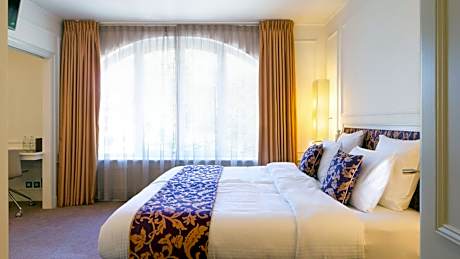 Junior King Suite with City View