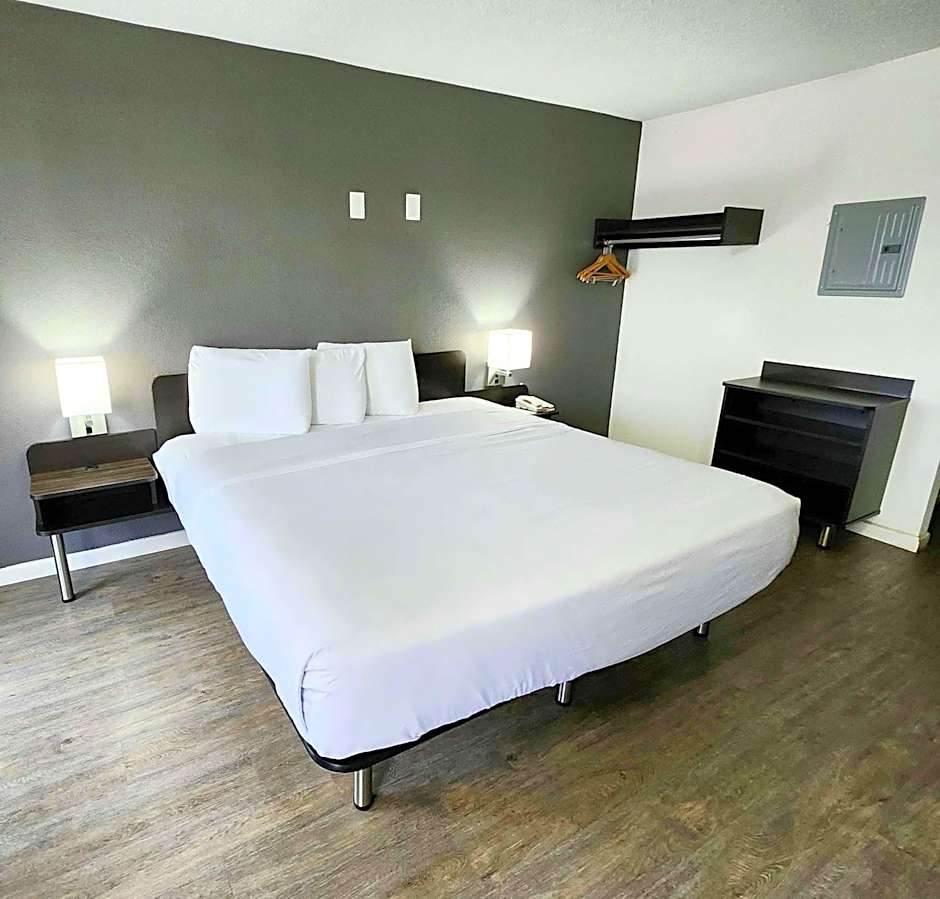 Motel 6-Columbus, GA - Downtown