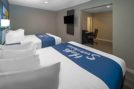Queen Room with Two Queen Beds - Non-Smoking