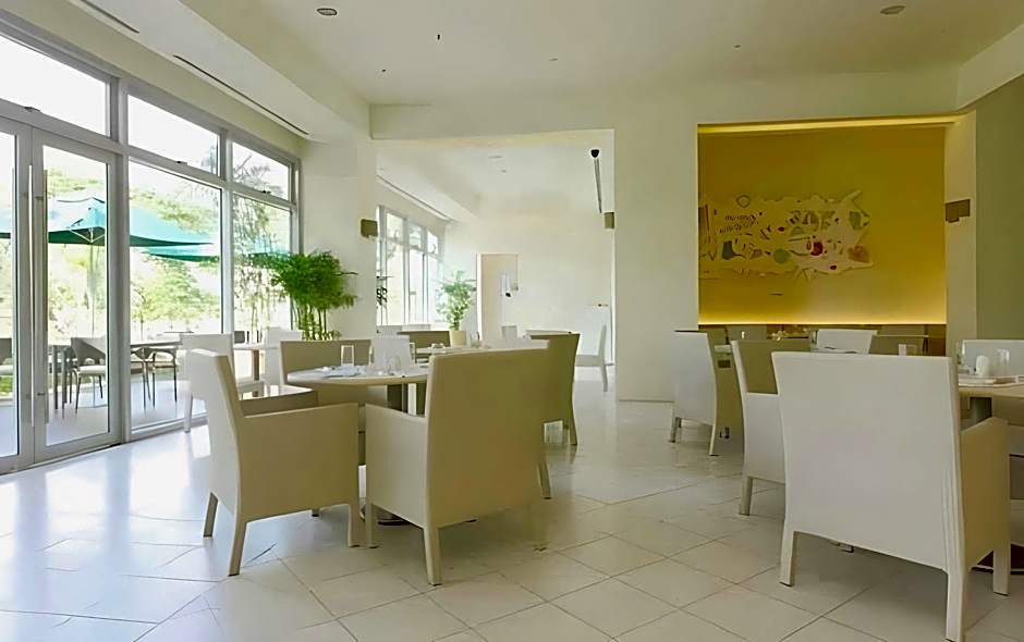 Pico Sands Hotel