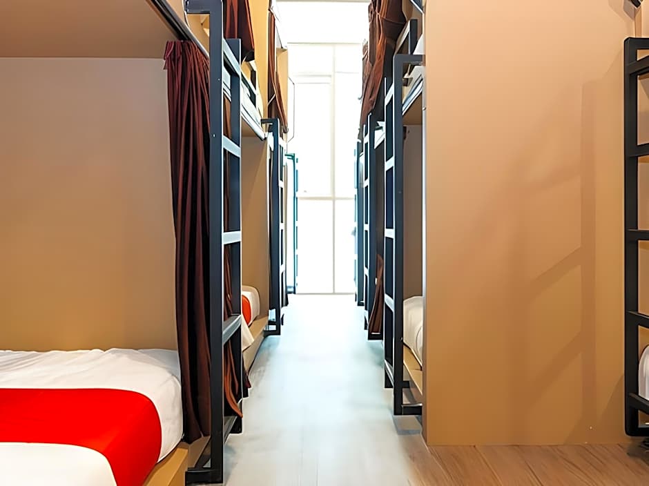 RedDoorz Hostel @ DI Panjaitan Simpang Lima