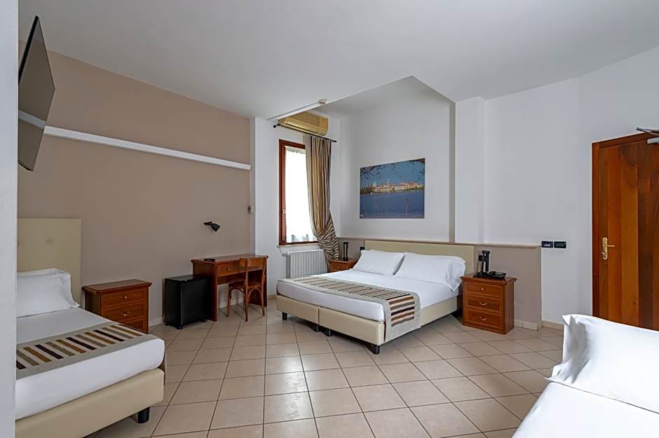 Hotel Mantegna Stazione, MantegnaHotels