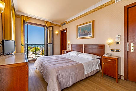Double Room with Side Lagoon View