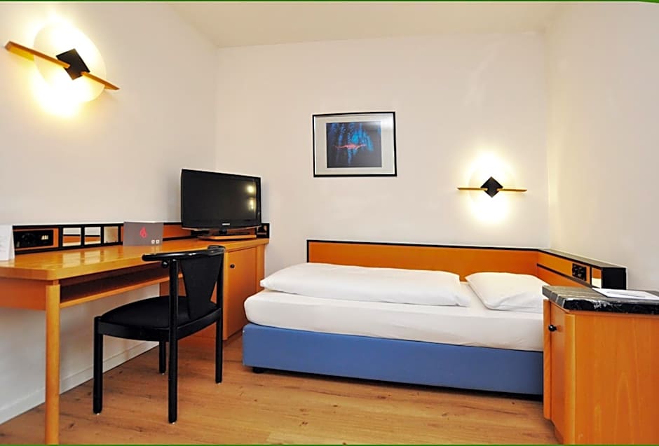 Villa Waldperlach by Blattl