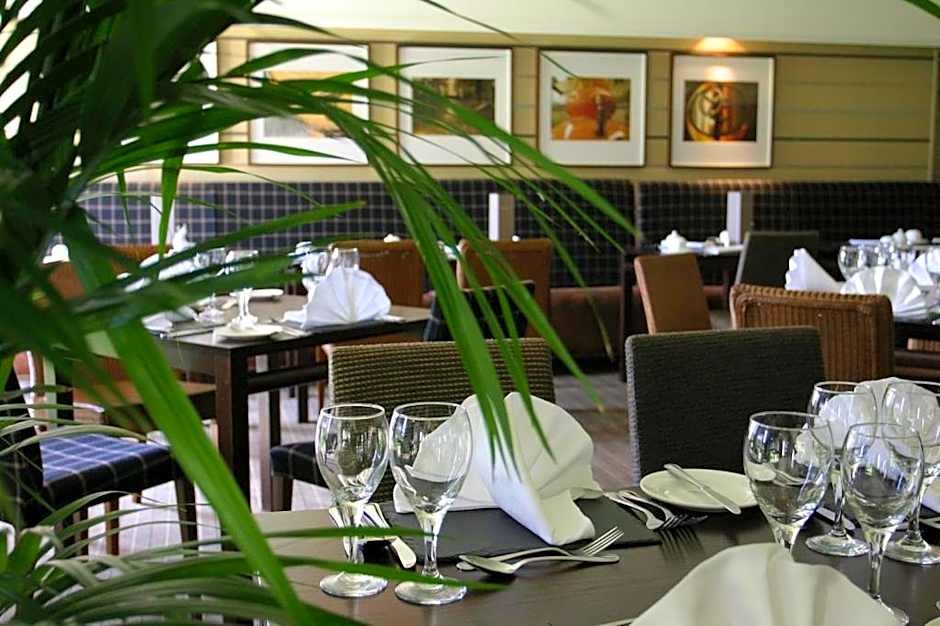 Eight Acres Hotel