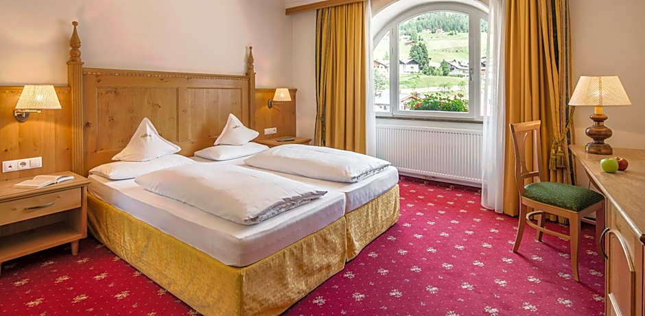 The Oswald Grand Hotel