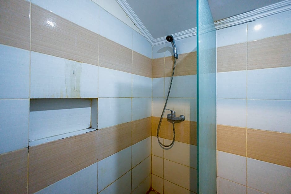 RedDoorz @ Kutisari Surabaya