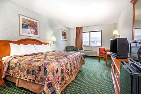 1 King Bed Non-Smoking