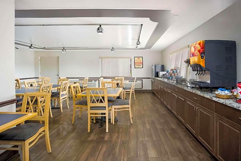 Econo Lodge Live Oak