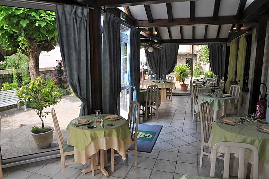 Logis Hotels - Auberge de l'Île - Hôtel 3 étoiles et Restaurant