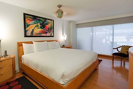 1 King 1 Bdrm Presidential Suite - 1.5 Baths