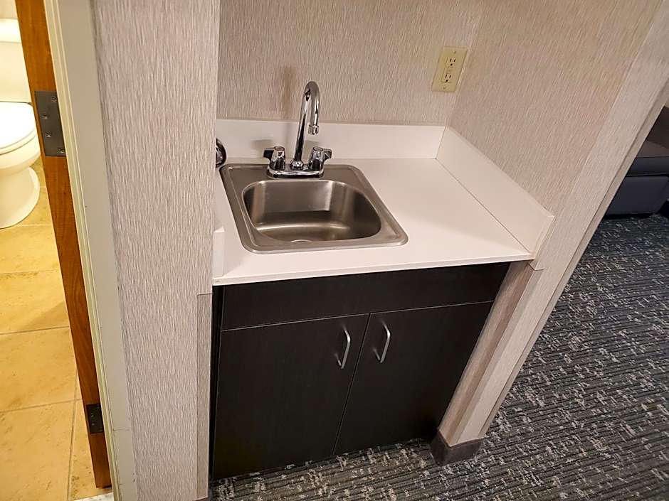 Holiday Inn Express & Suites Cheney By IHG