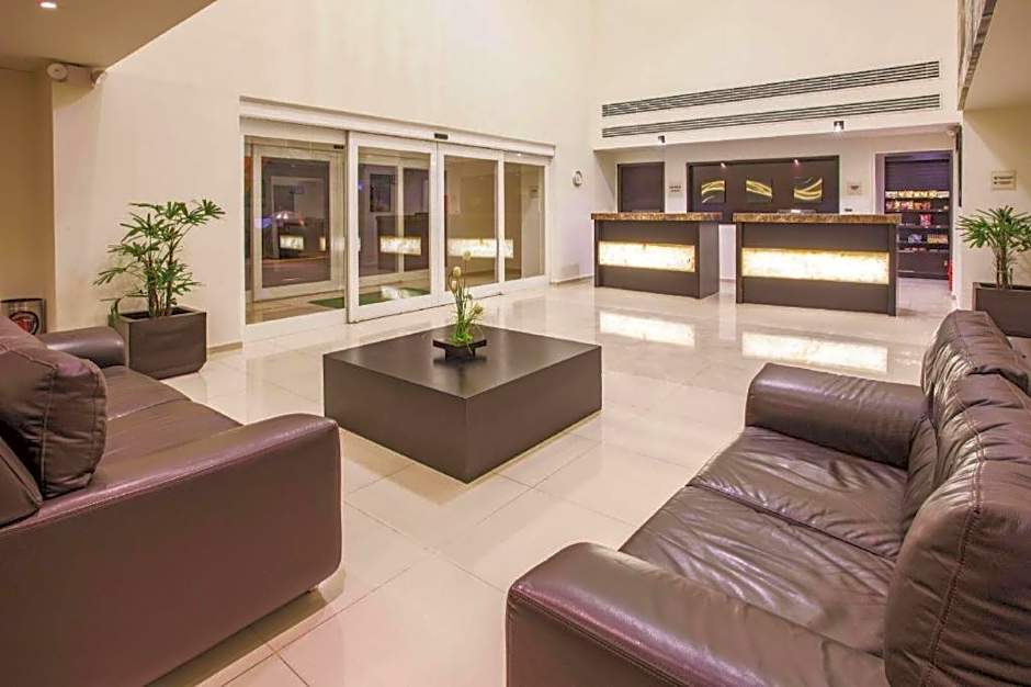 La Quinta Inn & Suites by Wyndham San Luis Potosi