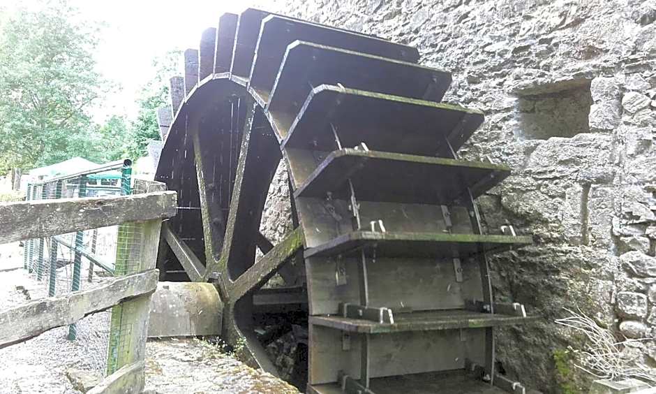 Twin Oaks Bed & Breakfast