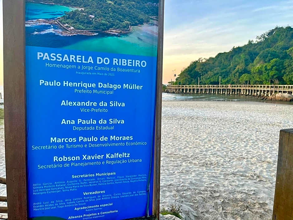 B481 Apto 3 quartos frente para avenida 8 pessoas