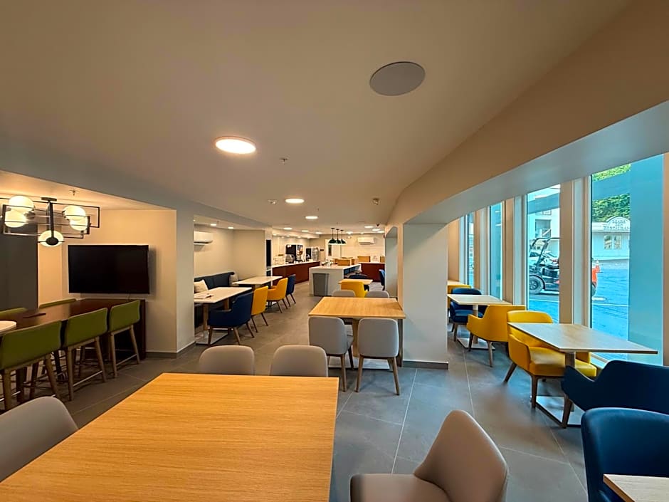 Comfort Inn & Suites