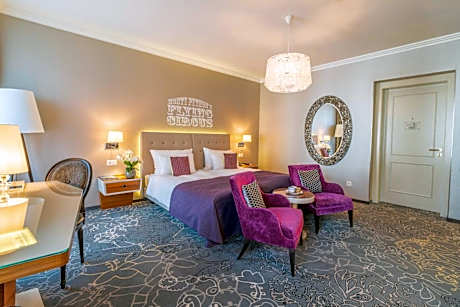 Deluxe Triple Room with City View