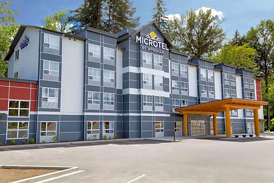 Microtel Inn & Suites by Wyndham Oyster Bay Ladysmith