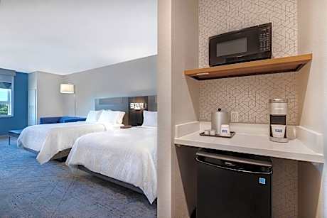 Queen Suite with Two Queen Beds - Communication Accessible