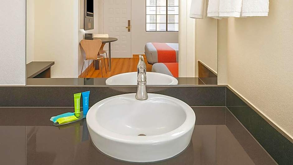 Motel 6-Carlsbad, CA Beach